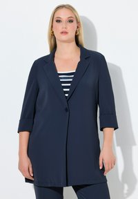 Короткое пальто