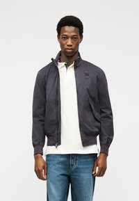 Куртка бомбер