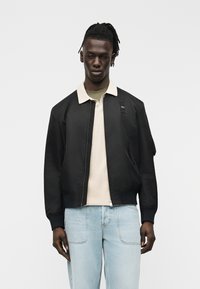 Куртка бомбер