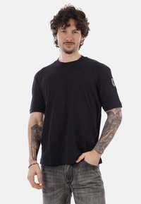 Футболка Футболка