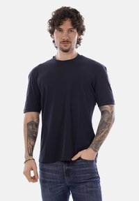 Футболка Футболка