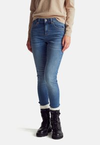 Узкие джинсы Узкие джинсы