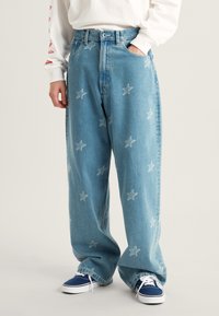 Прямые джинсы