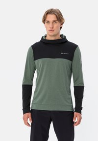 Спортивная кофта