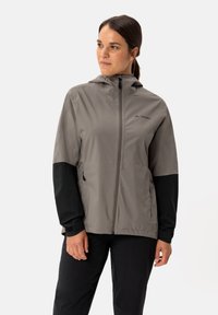 Спортивная куртка