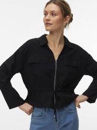 Куртка с накладнымит карманами