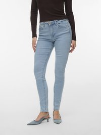 Узкие джинсы