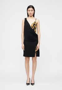 Короткое платье