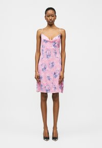 Короткое платье