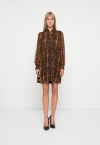 Короткое платье