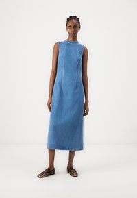 Джинсовое платье