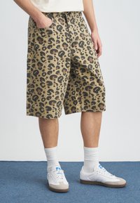 Шорты Шорты