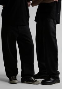 Свободные джинсы Свободные джинсы