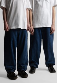 Свободные джинсы Свободные джинсы