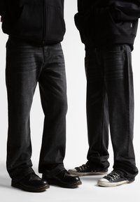 Свободные джинсы Свободные джинсы