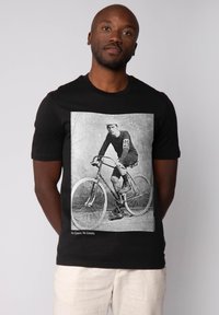 Футболка Футболка