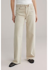 Свободные джинсы Свободные джинсы