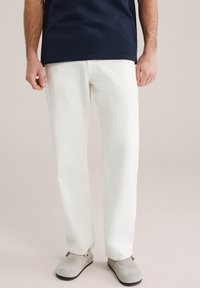 Прямые джинсы Прямые джинсы