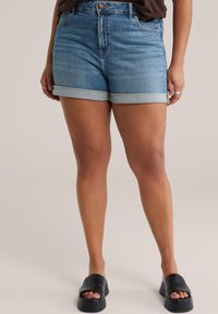 Джинсовые шорты Джинсовые шорты