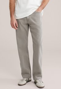 Прямые джинсы Прямые джинсы