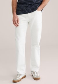 Прямые джинсы Прямые джинсы