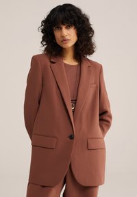 Длинный блейзер