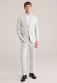 Костюм Костюм