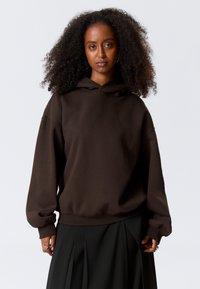 Пуловер с капюшоном Пуловер с капюшоном