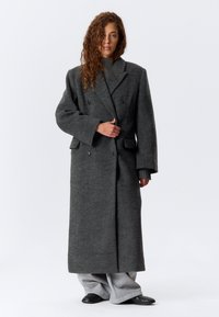 Шерстяное пальто