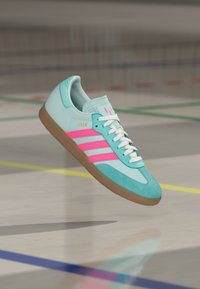 Кроссовки Кроссовки