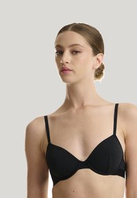 Бюстгальтер на косточках Бюстгальтер на косточках