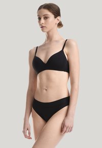 Бюстгальтер без косточек Бюстгальтер без косточек