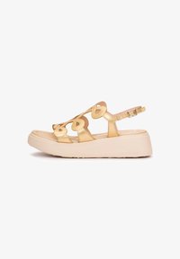 Босоножки на танкетке Босоножки на танкетке