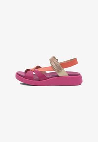 Босоножки на танкетке Босоножки на танкетке