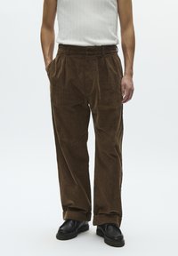 Вельветовые брюки Вельветовые брюки