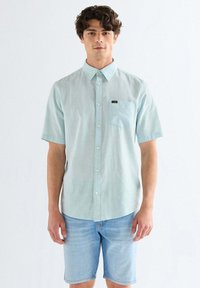 Рубашка с коротким рукавом