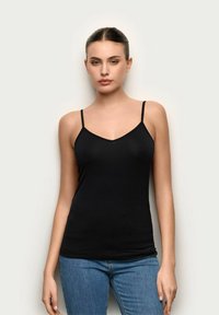 Топ на бретельках