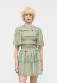 Короткое платье