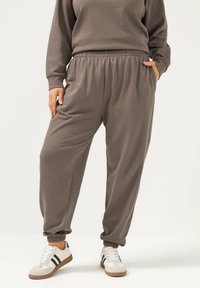 Спортивные штаны Спортивные штаны