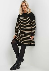 Вязаное платье