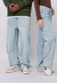 Свободные джинсы