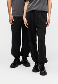 Спортивные штаны