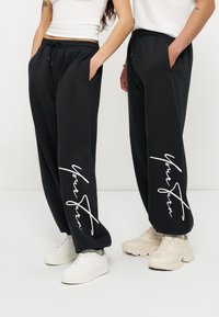 Спортивные штаны