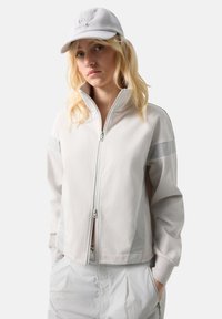 Спортивная толстовка