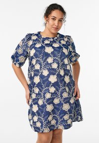 Короткое платье