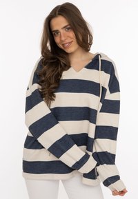 Пуловер с капюшоном Пуловер с капюшоном