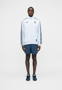 Спортивная куртка