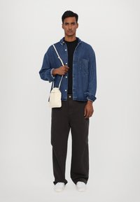 Кожаная сумка Кожаная сумка