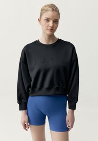 Спортивная толстовка