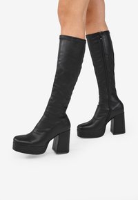 Сапоги на платформе Сапоги на платформе